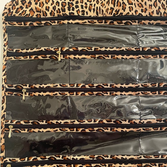 Cheetah print jewelry organizer - Picture 2 of 5